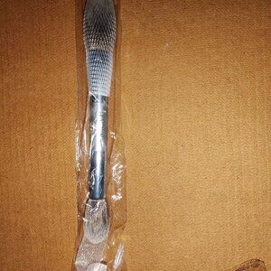 Double-Ended Makeup Brush With Protective Netting